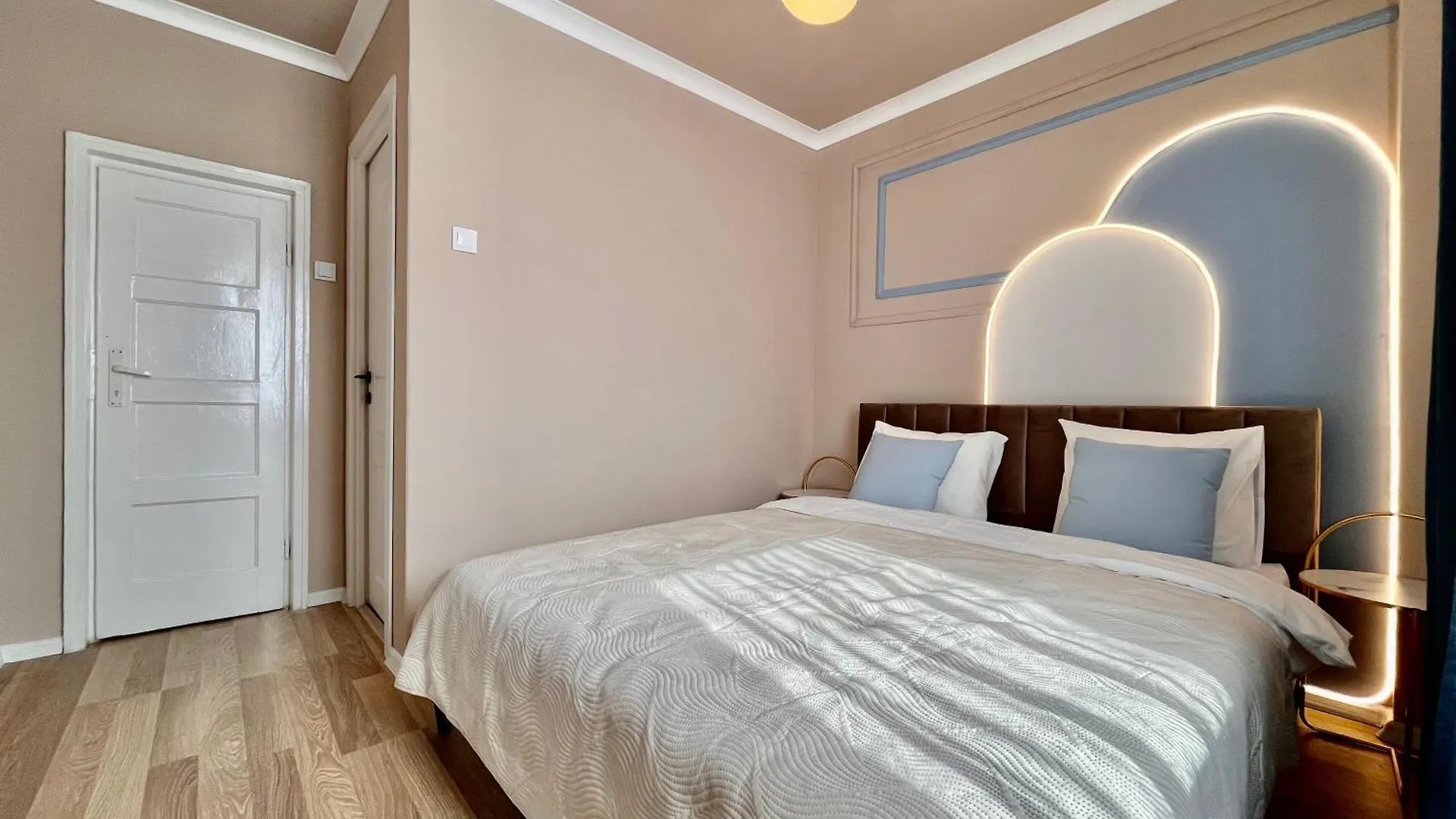 Rava Central Studio Bucharest 0*,  Romania